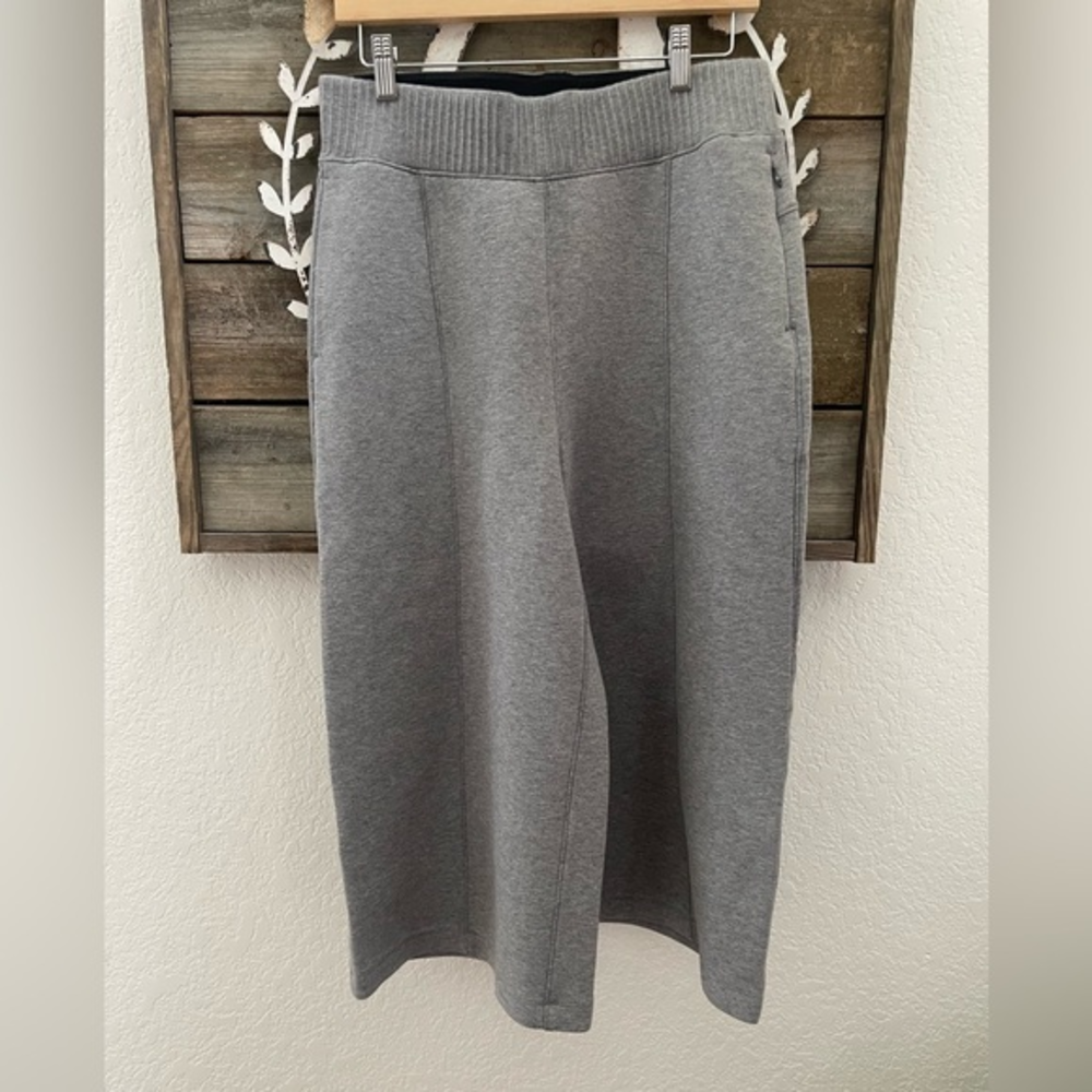 Lululemon Grey New‎ Form Crop 17" Scuba Sweatpants Size 10
